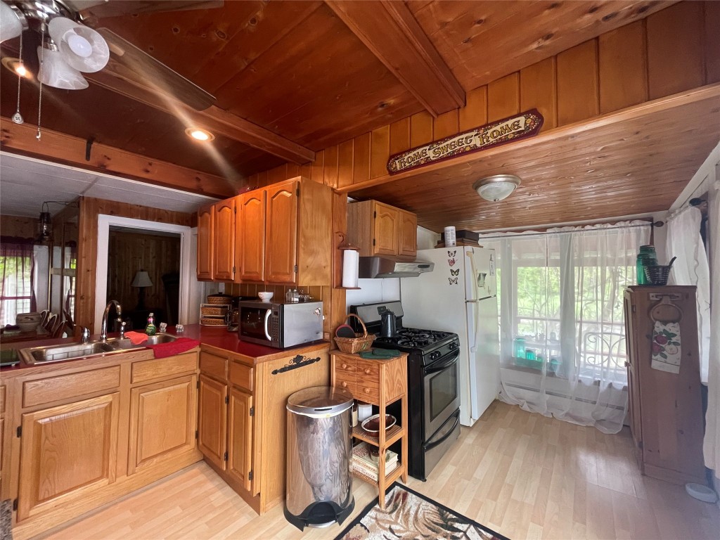 84 Jacobs Hwy, Binghamton, New York image 12
