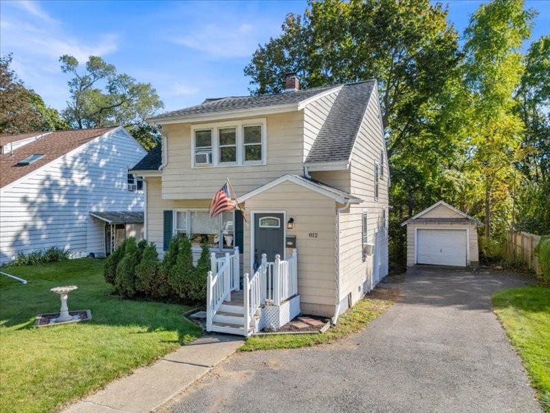 812 Vestal Lane