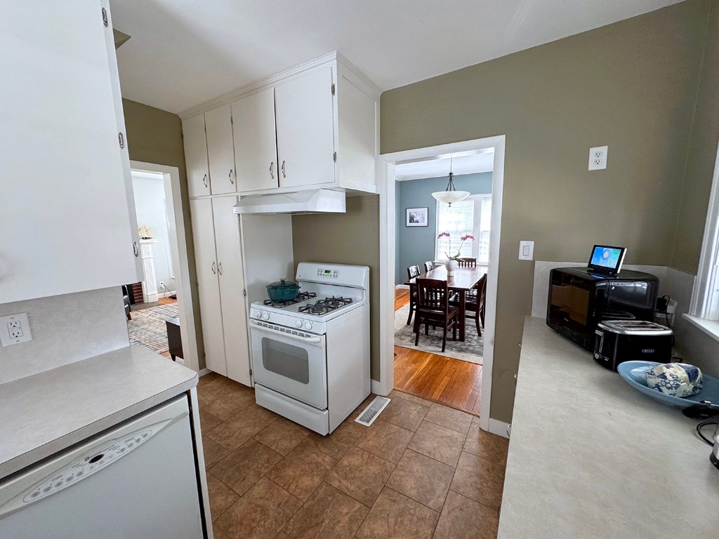 16 Allendale Road, Binghamton, New York image 8