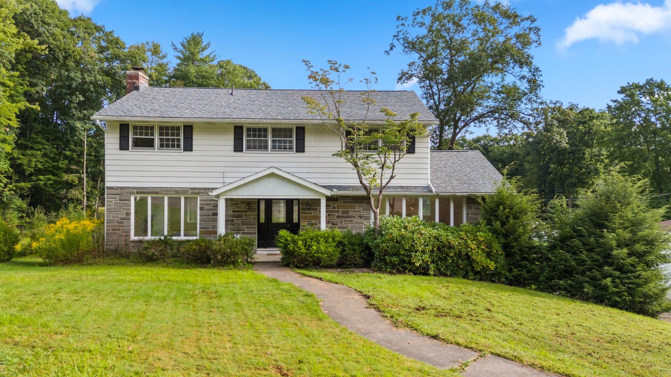 4 Wellington Court, Endicott, New York image 1