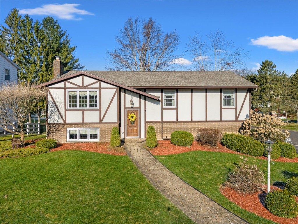 77 Weymouth Lane, Johnson City, New York image 1