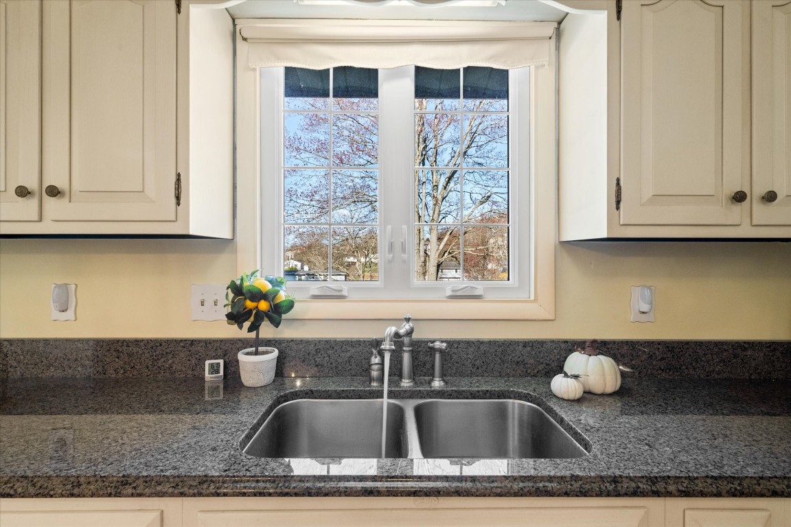 77 Weymouth Lane, Johnson City, New York image 12