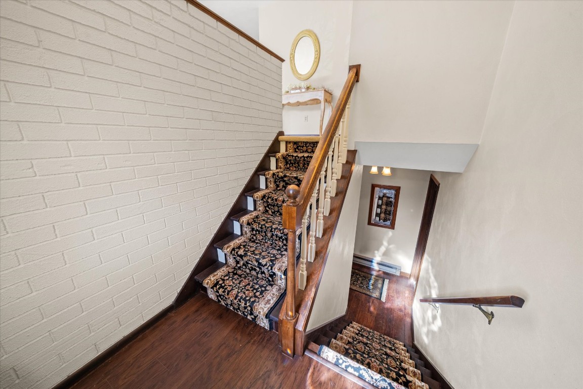 77 Weymouth Lane, Johnson City, New York image 2
