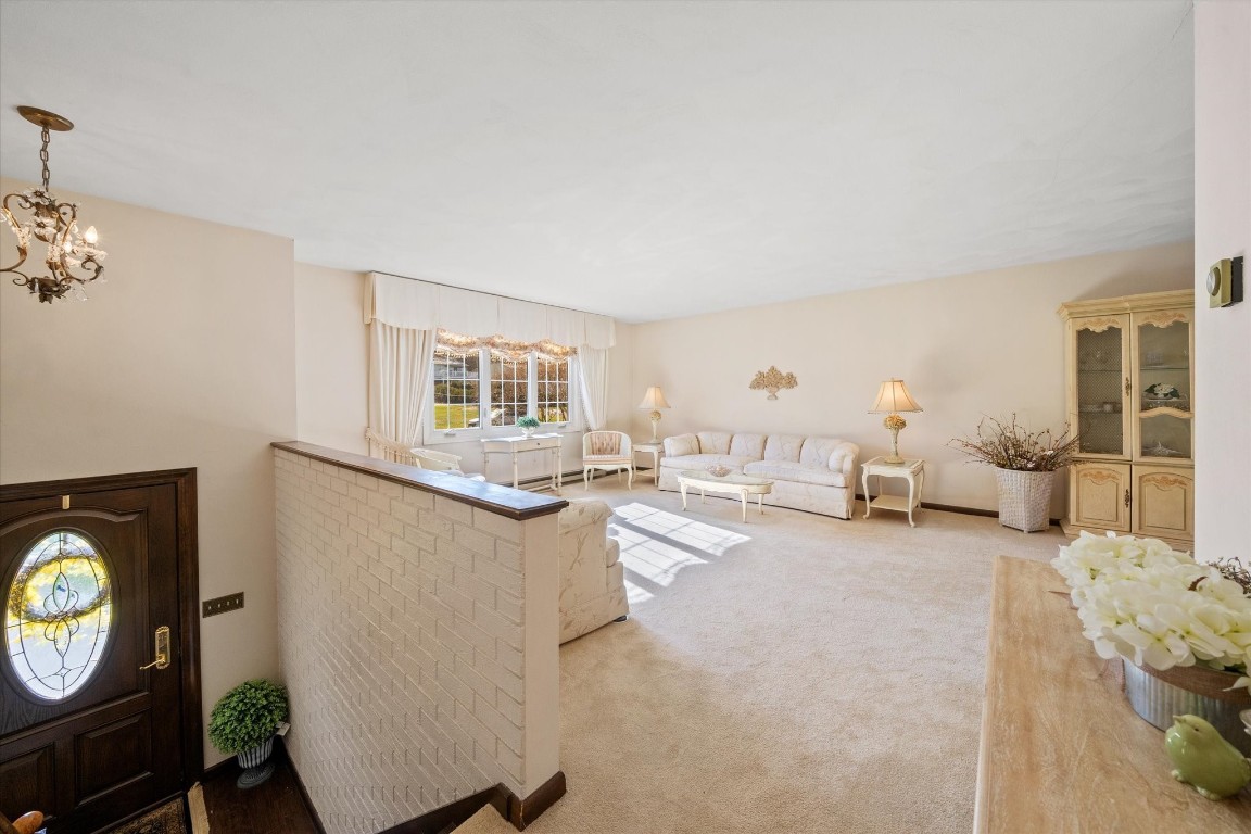 77 Weymouth Lane, Johnson City, New York image 4