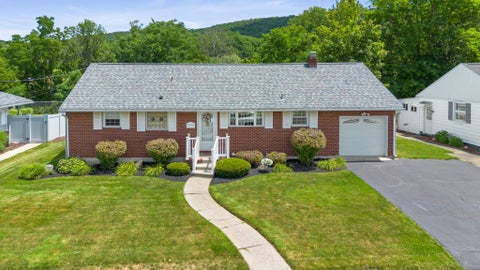 Homes For Sale - 305 Woodlawn Drive<br/> Vestal, NY 13850