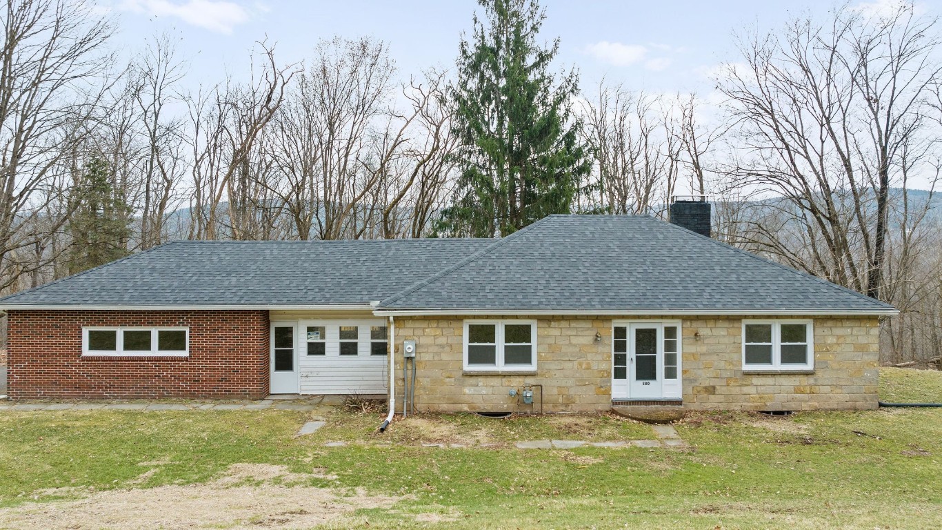 380 Valley Drive, Endicott, New York image 1