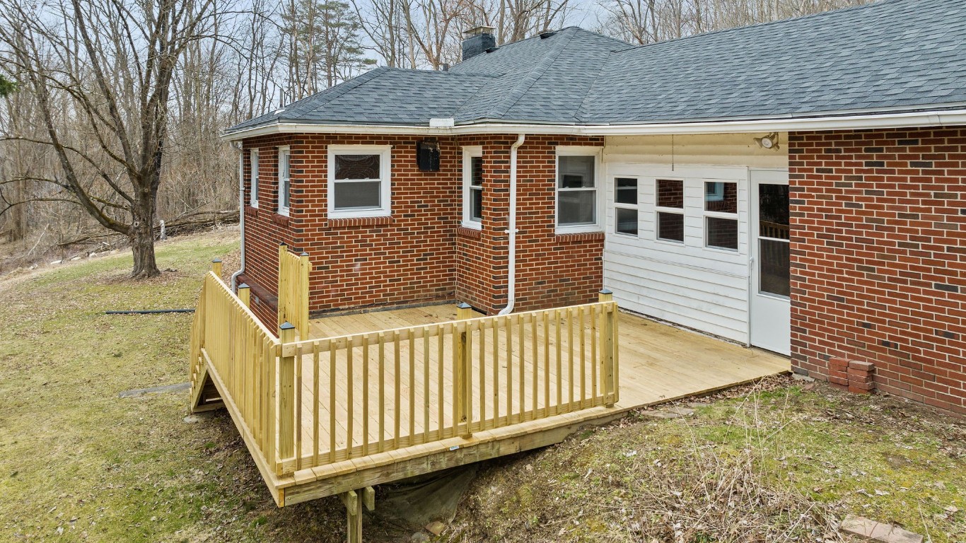 380 Valley Drive, Endicott, New York image 3