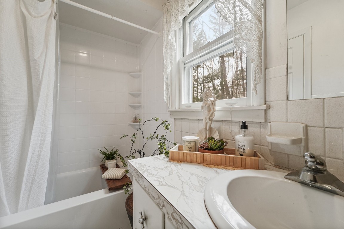 413 Robin Lane, Vestal, New York image 32