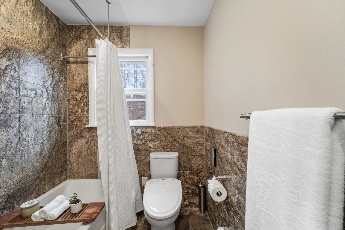 413 Robin Lane, Vestal, New York image 25