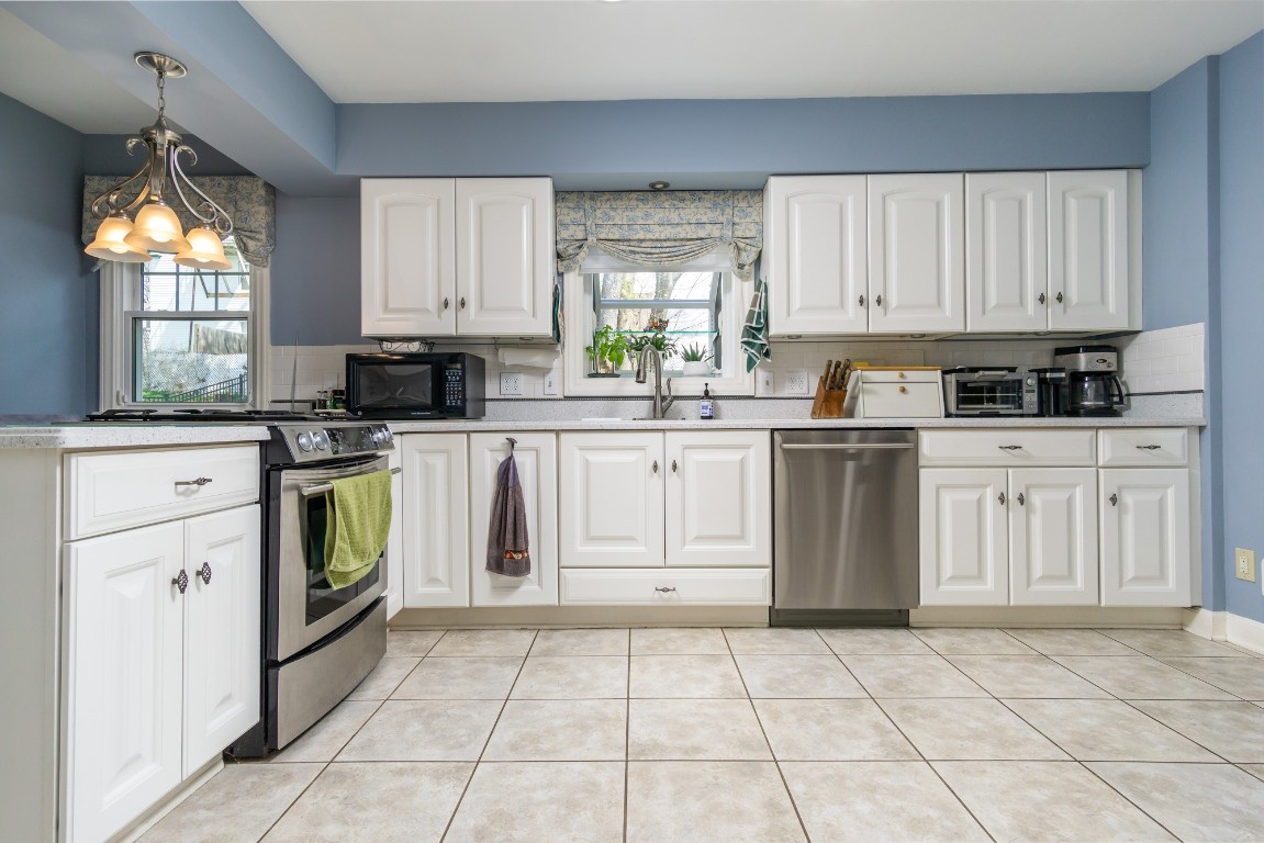 42 Crestmont Road, Binghamton, New York image 17