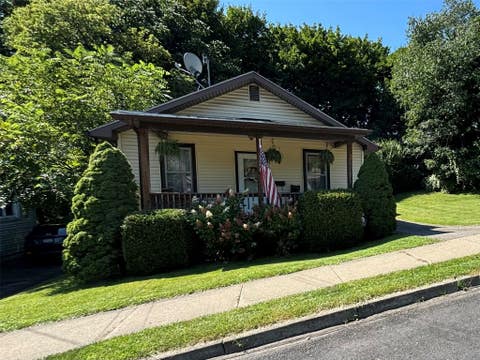 Photo for 121 N Baldwin Street N
