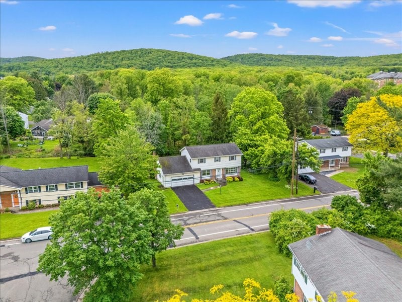 4504 Oxford Place, Vestal, New York image 2