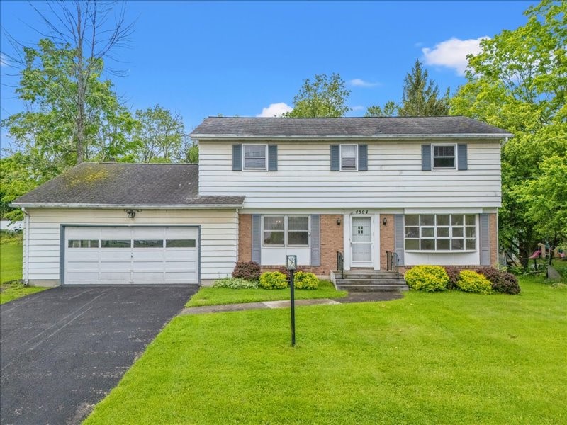 4504 Oxford Place, Vestal, New York image 1
