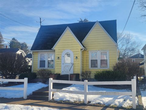 Homes For Sale - 4 Dartmouth Street<br/> Johnson City, NY 13790
