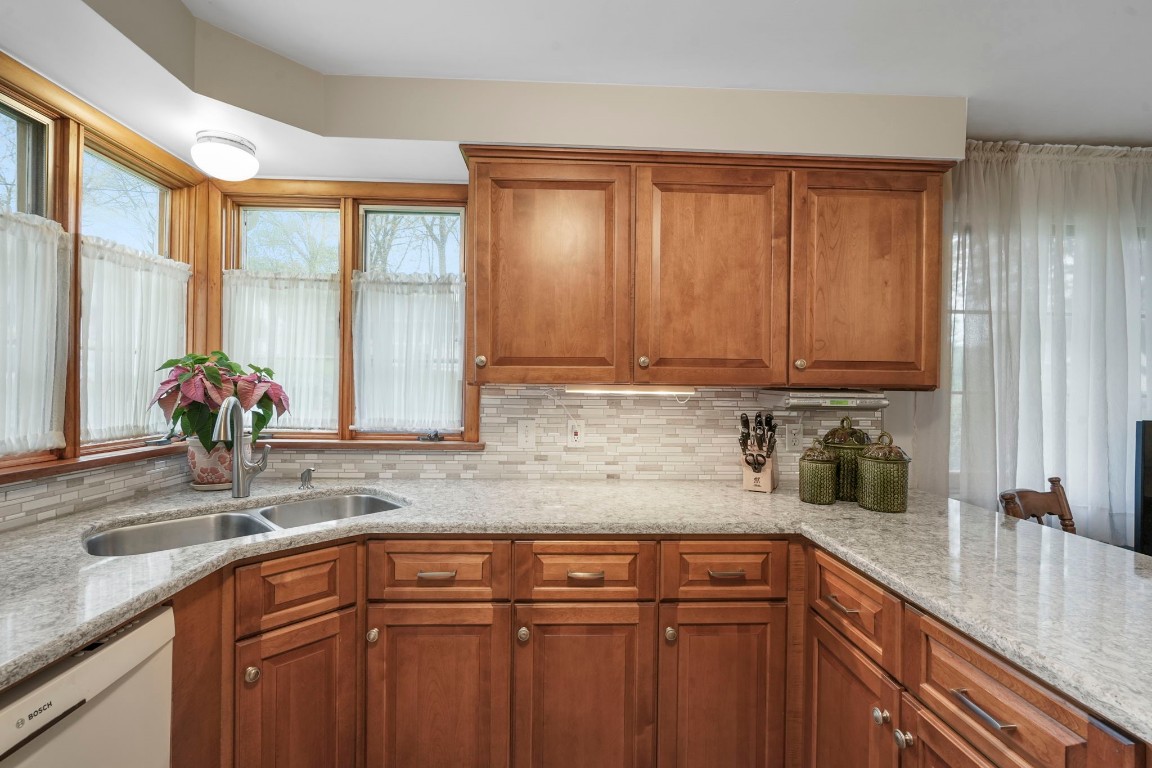 416 Kathleen Drive, Endicott, New York image 3