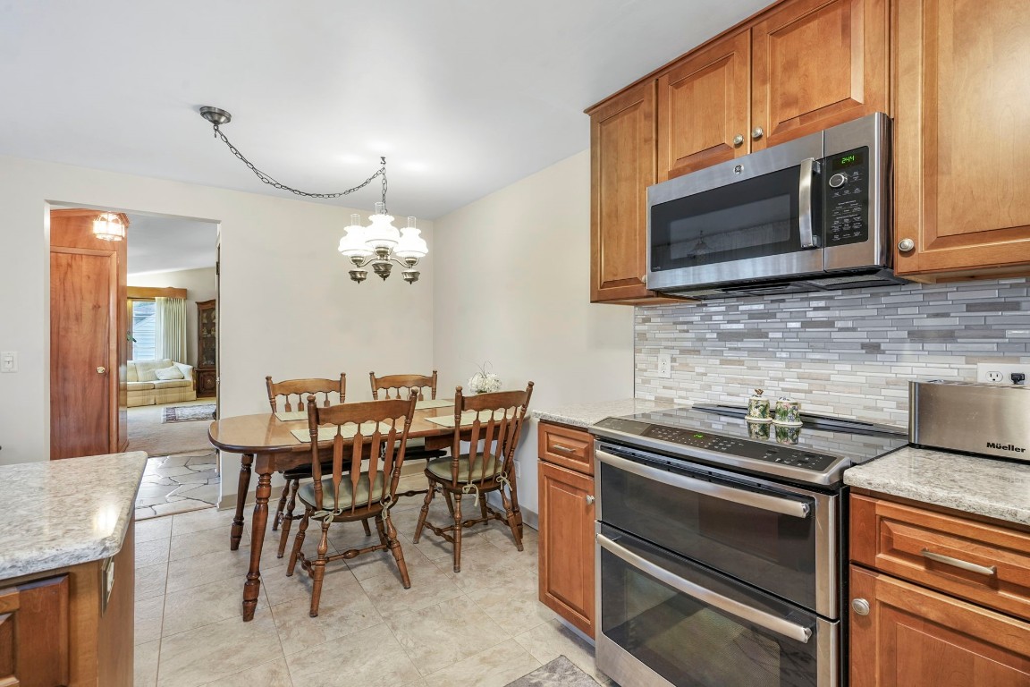 416 Kathleen Drive, Endicott, New York image 5