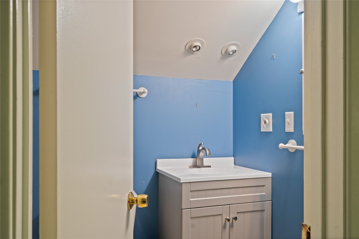 2160 E Hamton Road, Binghamton, New York image 30