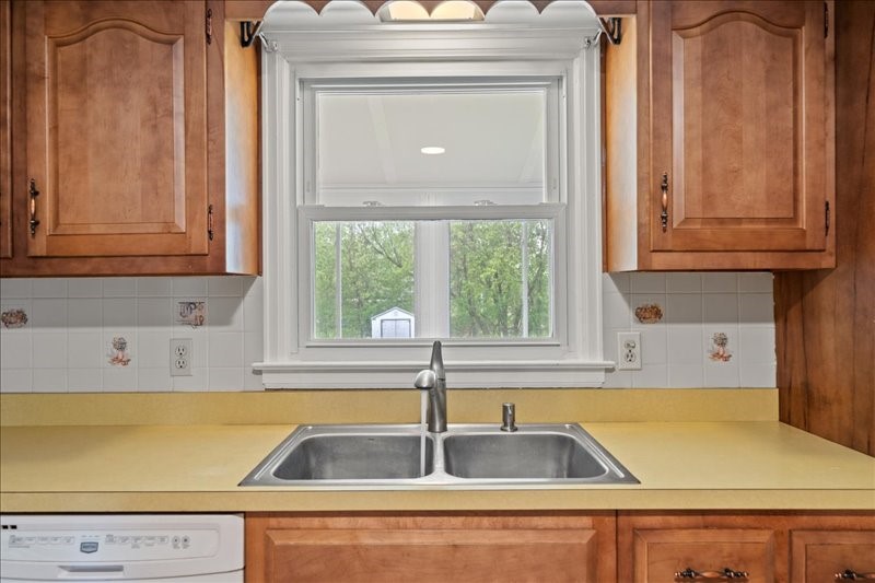 112 Plaxdale Road, Liverpool, New York image 14
