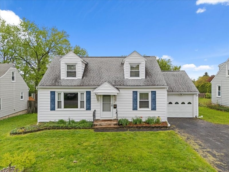 112 Plaxdale Road, Liverpool, New York image 1