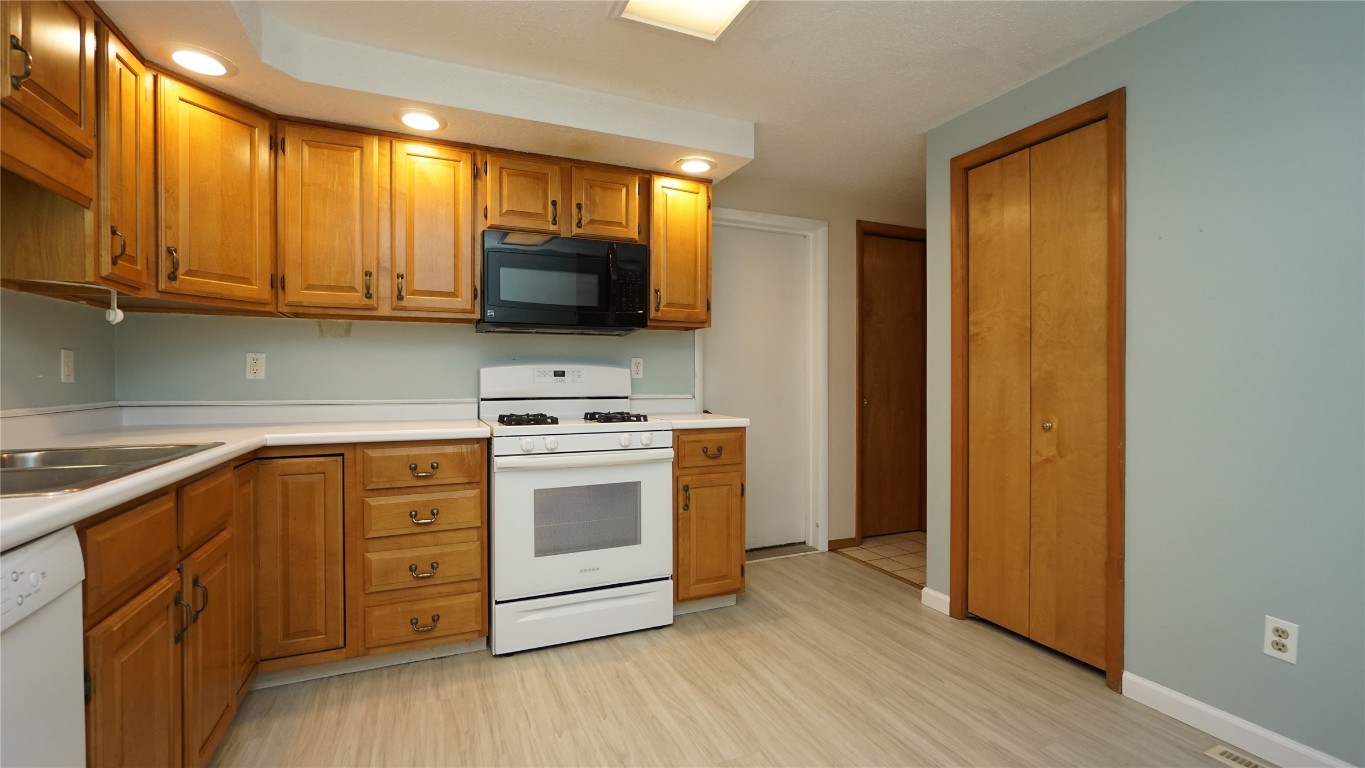 523 Clubhouse Rd, Vestal, New York image 12