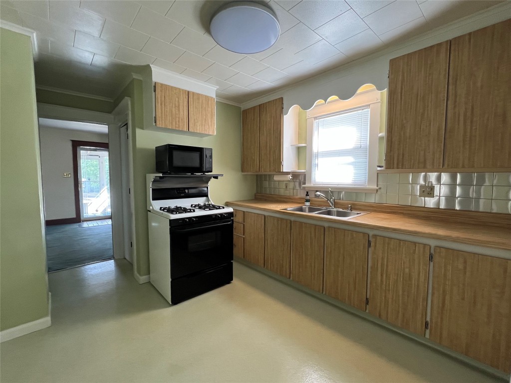 71 Shelby Street, Johnson City, New York image 17