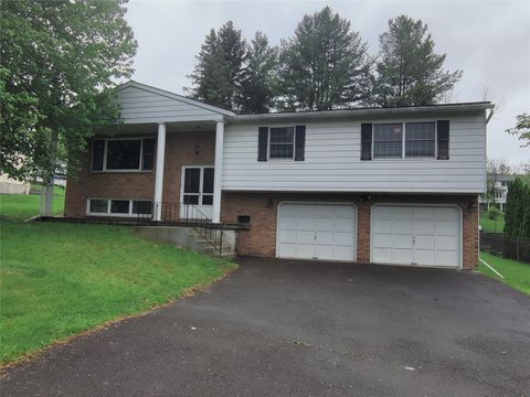 Homes For Rent - 4244 Emerson Place<br/> Broome County, Vestal, NY 13850
