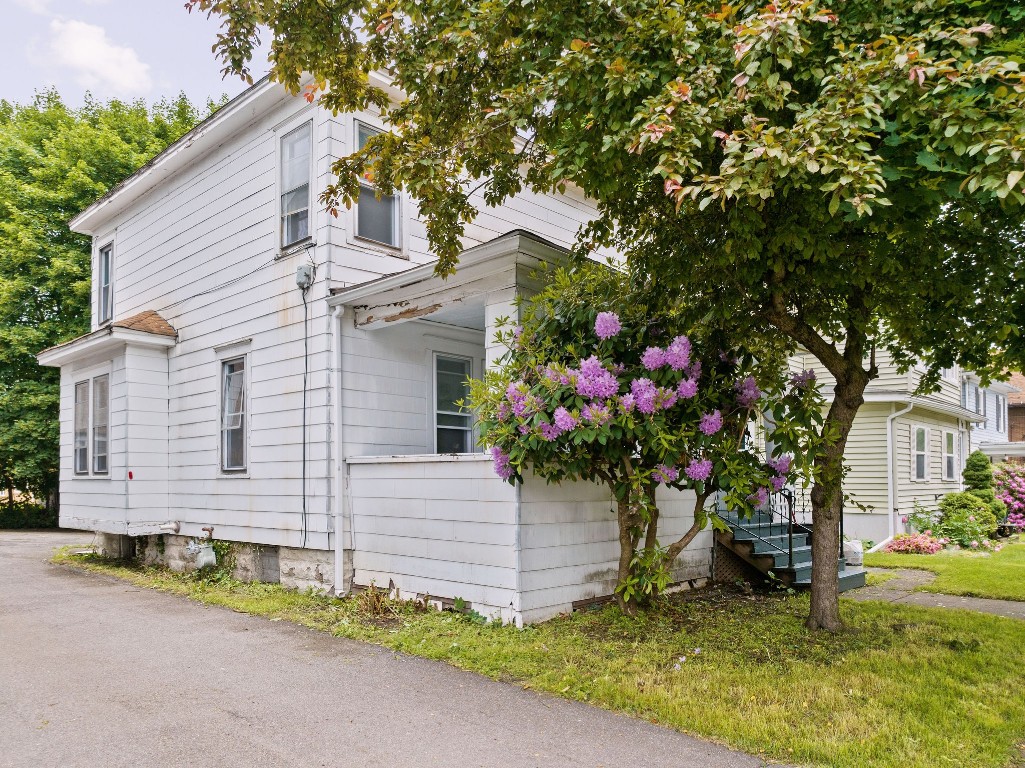 40 Jackson Avenue, Endicott, New York image 2