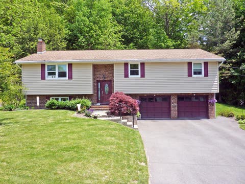 Homes For Sale - 10 Arbutus Lane<br/> Binghamton, NY 13901