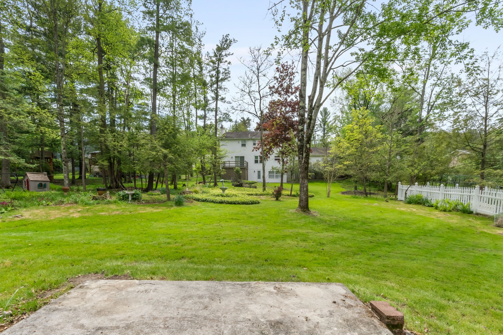 2504 Lynnhurst Drive