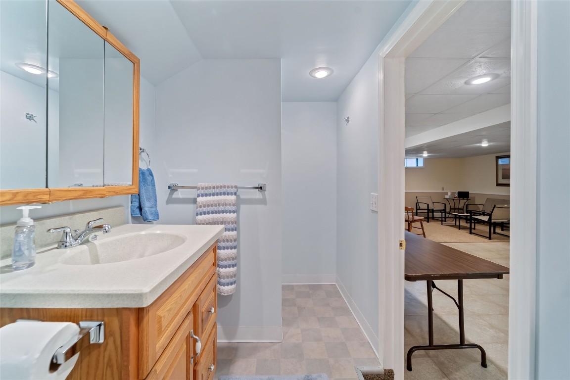 240 Ridgefield Road, Endicott, New York image 35