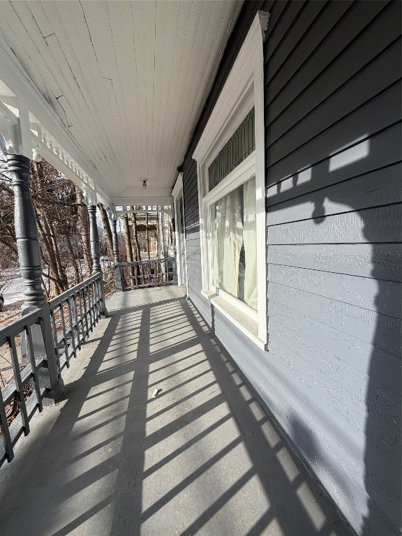 28 Riverside Dr - Photo 2
