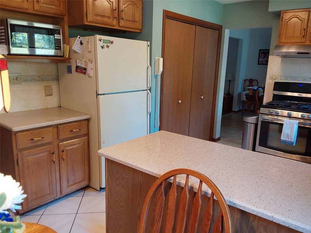 209 Brooks Avenue, Vestal, New York image 12