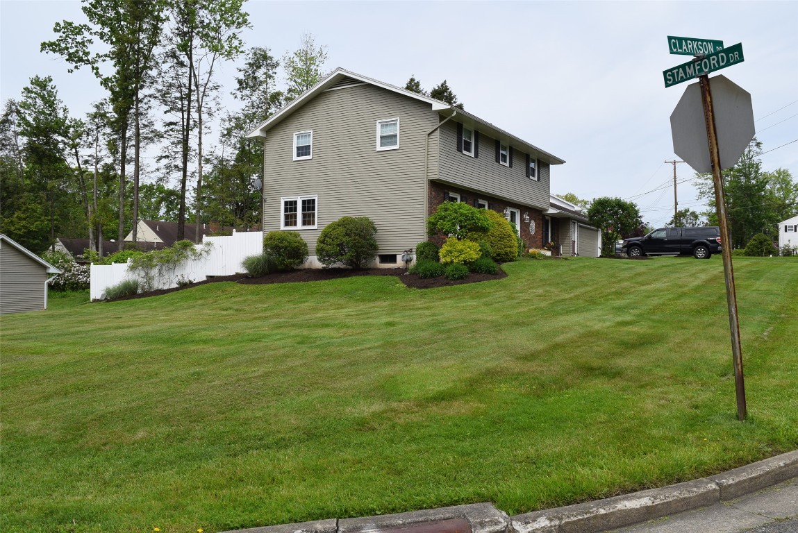 420 Clarkson Drive, Vestal, New York image 2
