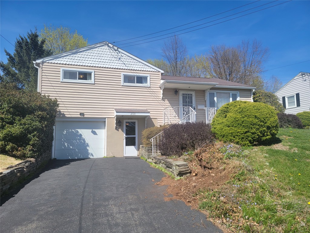 2721 Smith Drive, Endicott, New York image 1