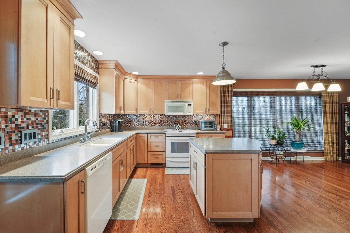 33 Dover Dr, Endicott, New York image 6