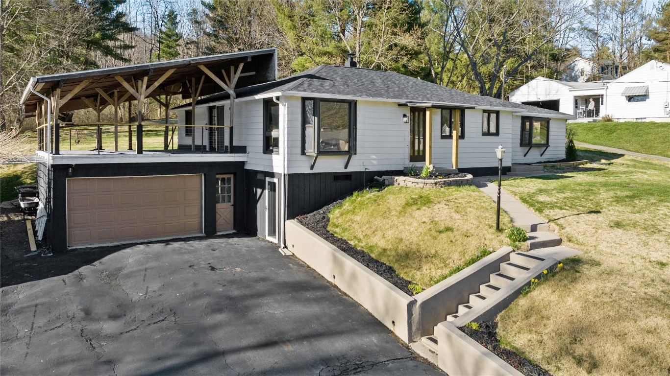 149 Meeker Road, Vestal, New York image 2