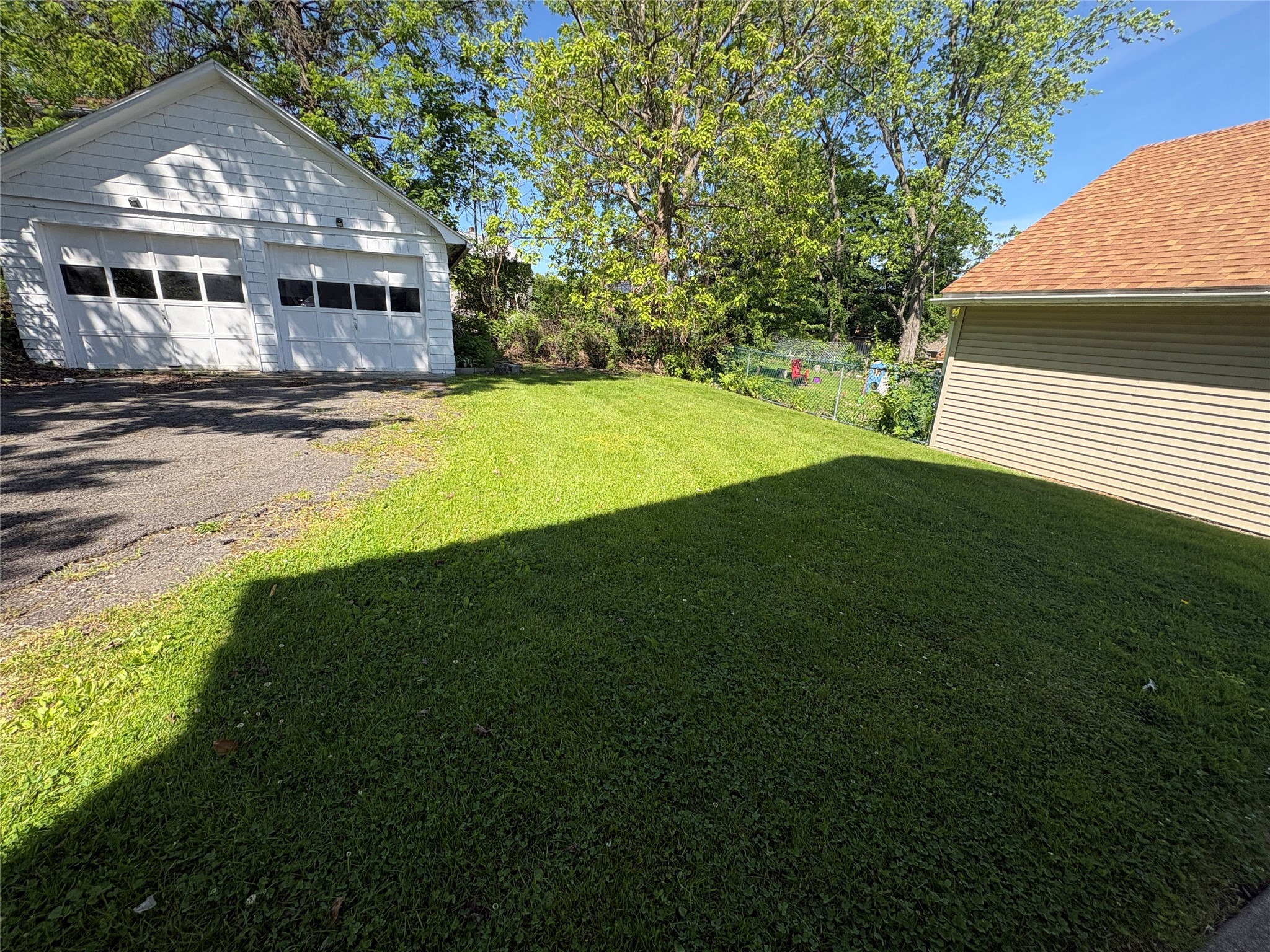 260 Ackley Ave - Photo 3