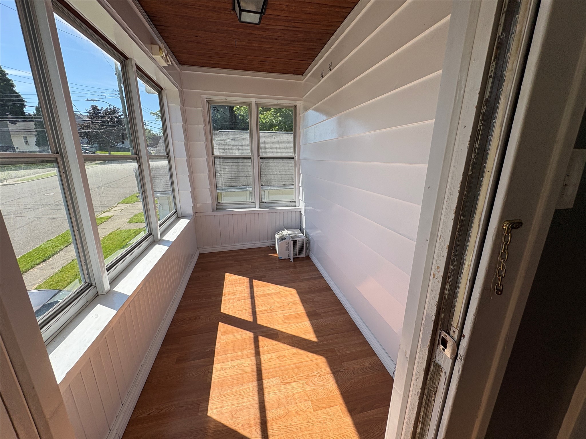 260 Ackley Ave - Photo 4