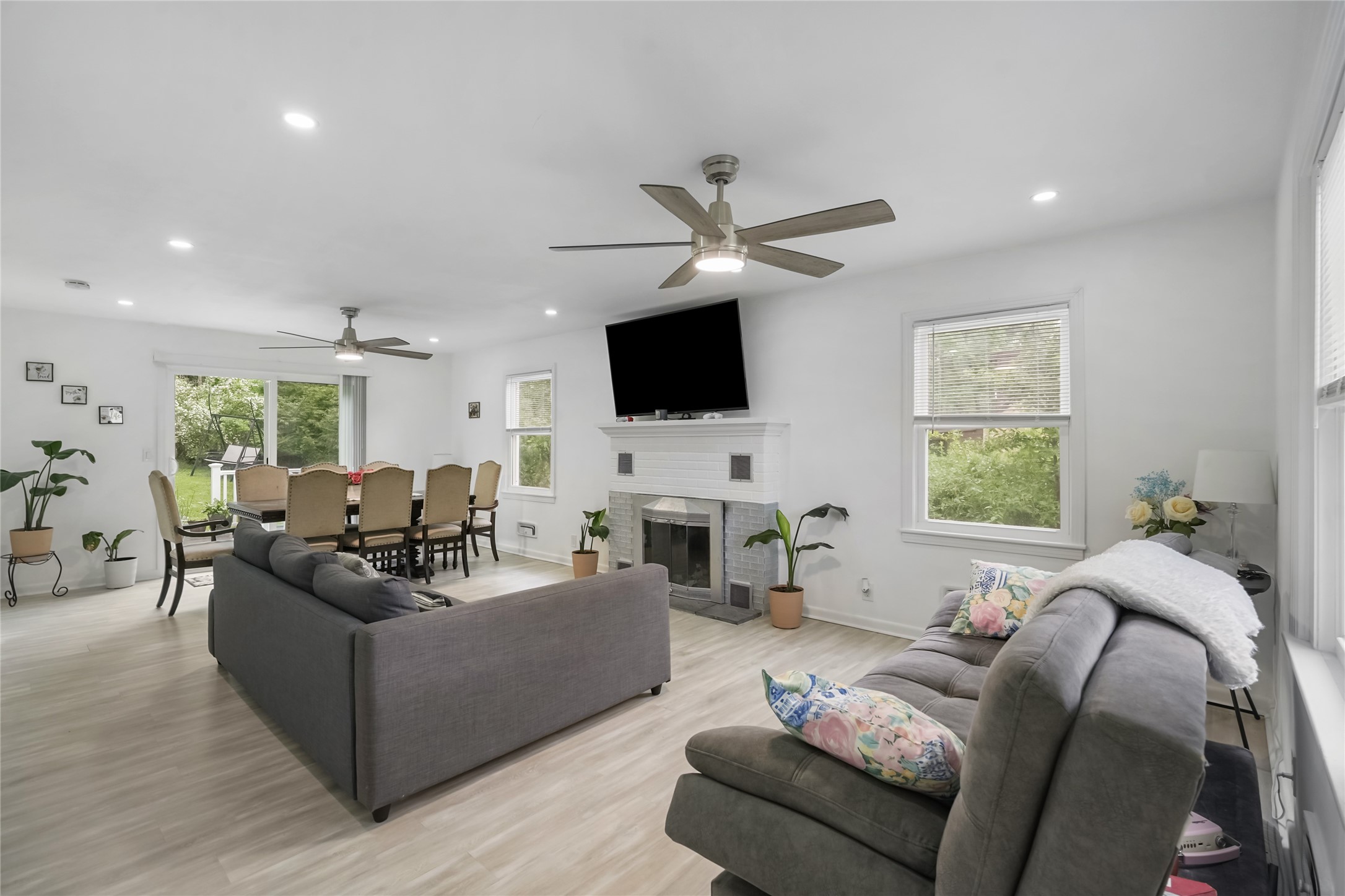 1117 Hillside Dr