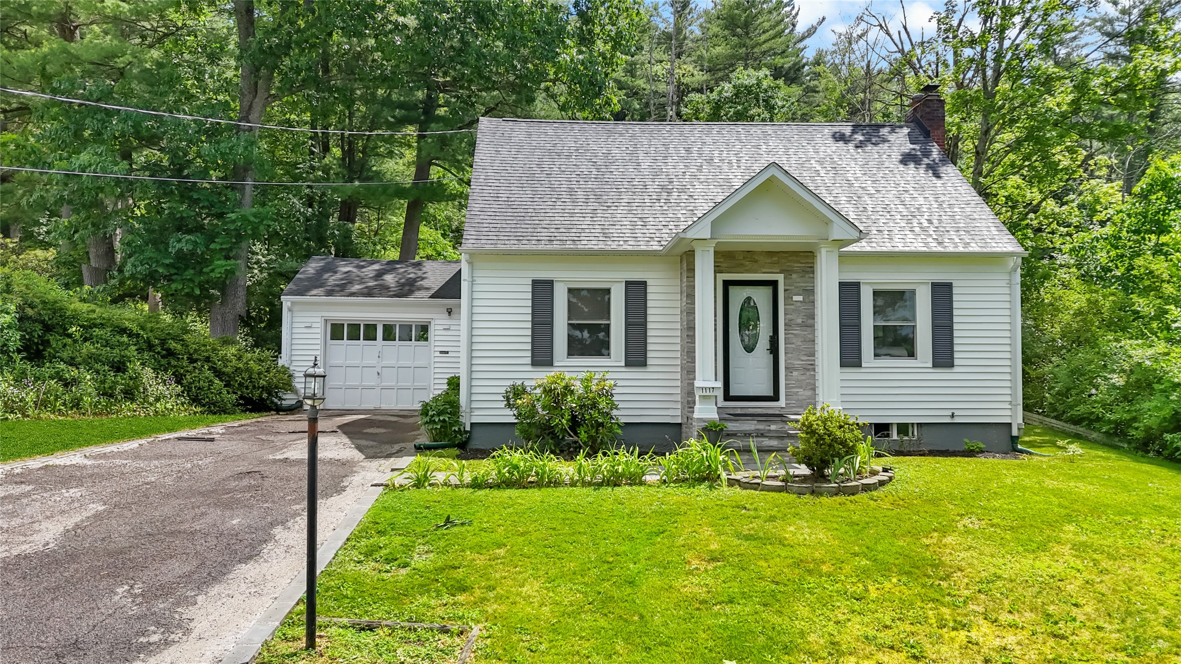 1117 Hillside Dr