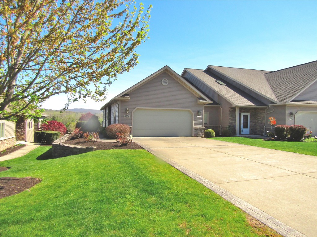 25 Eagle Drive, Endicott, New York image 1