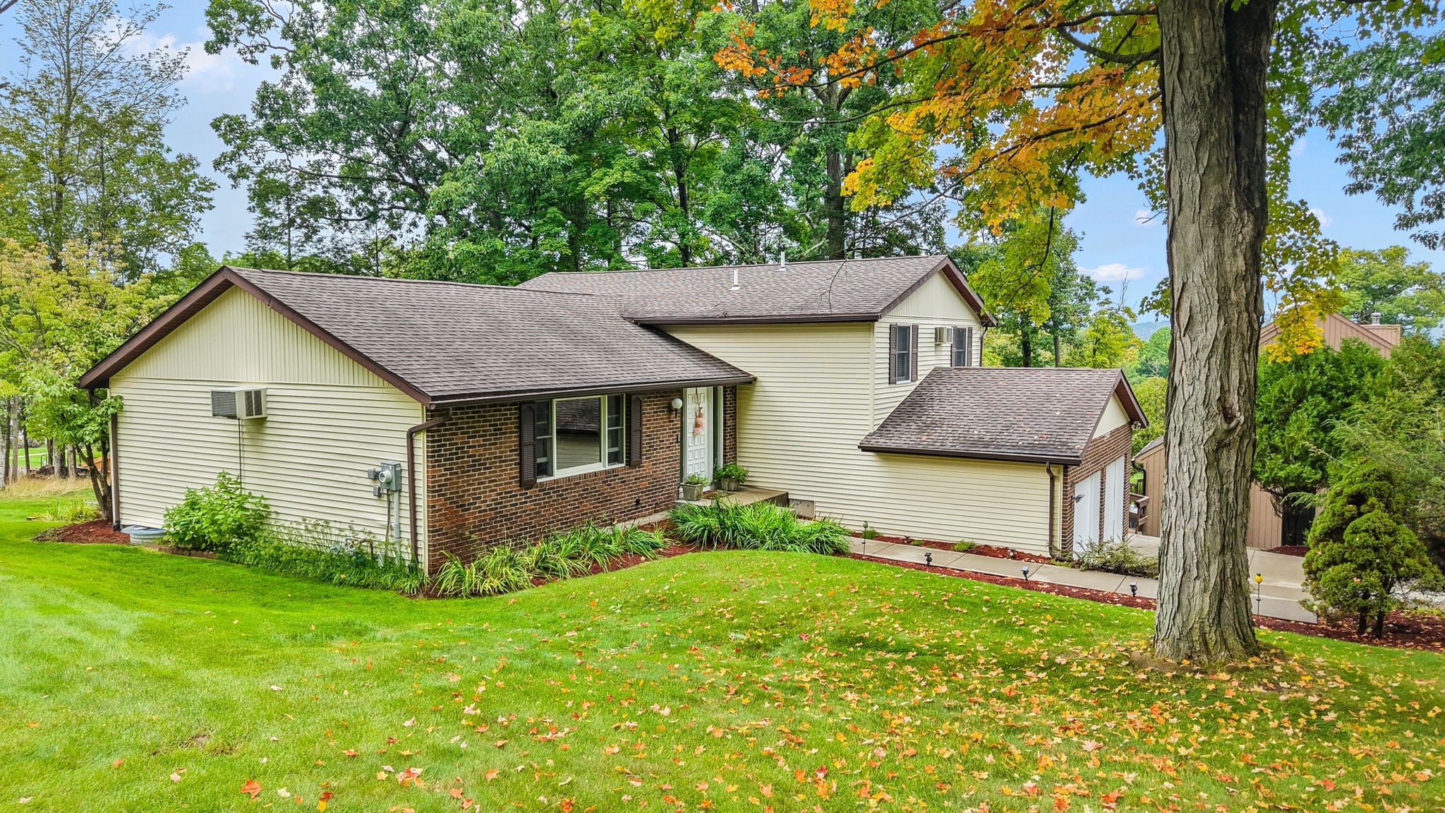 620 Rano Boulevard - Photo 3
