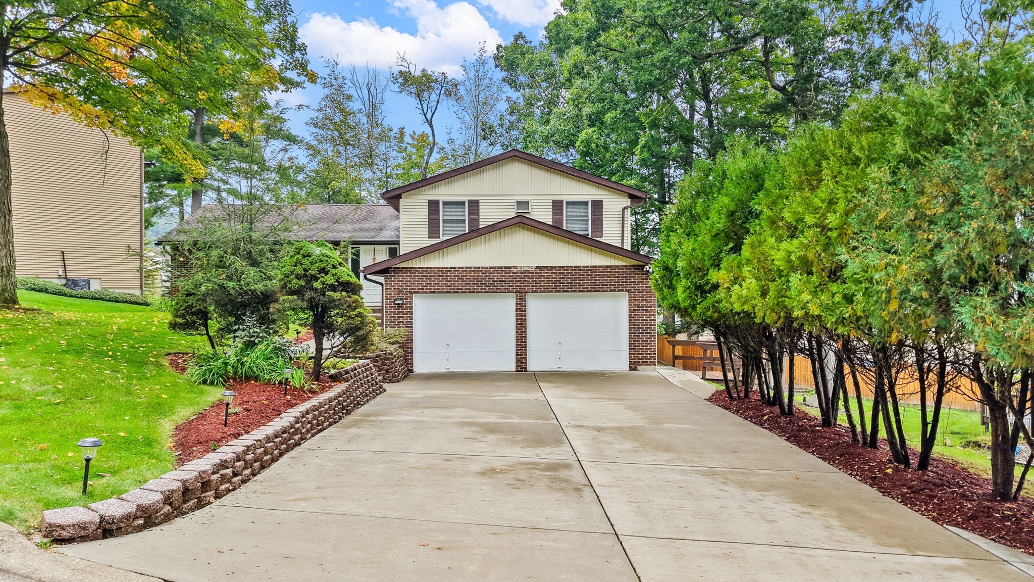 620 Rano Boulevard - Photo 2