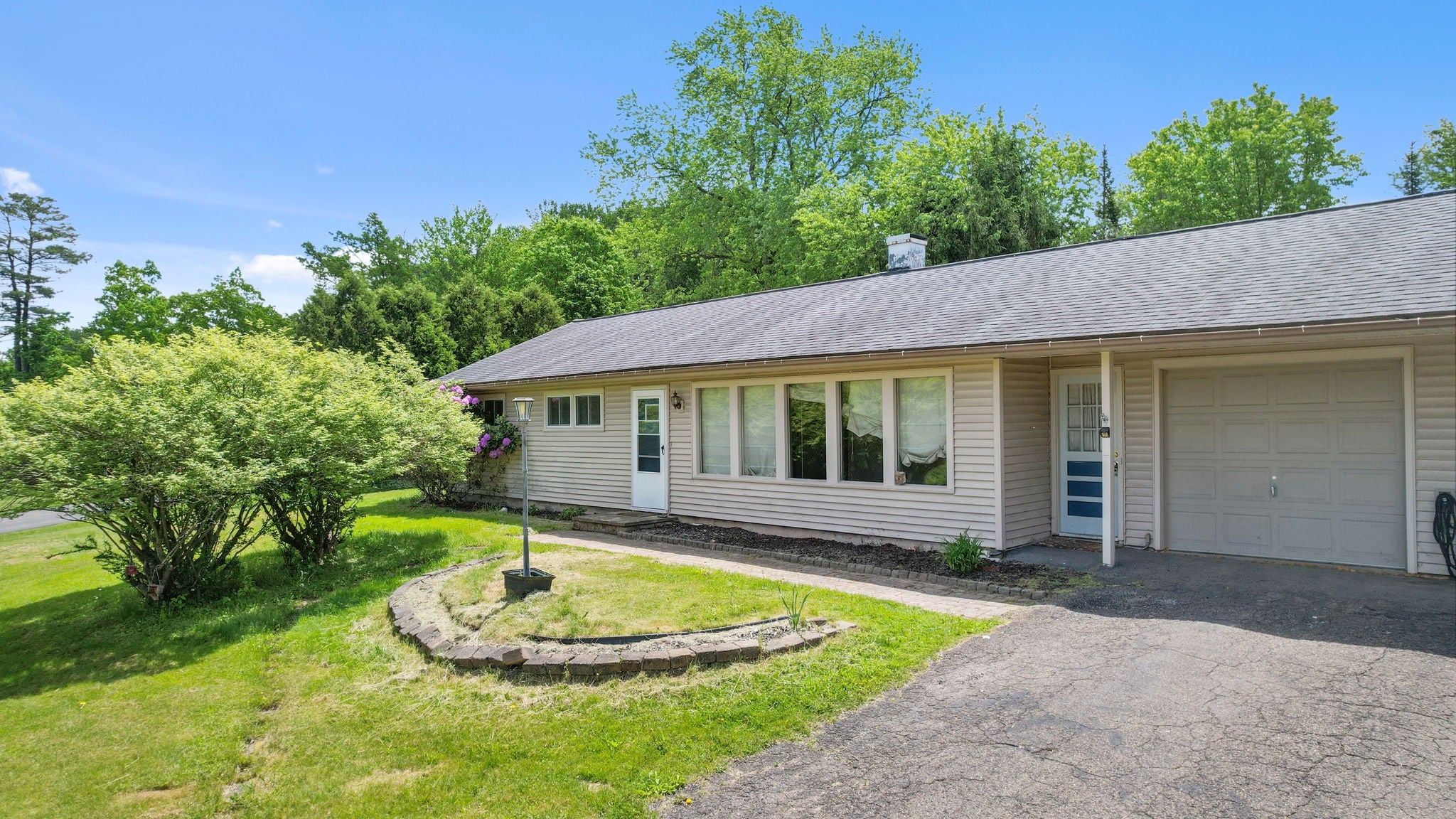 2312 Donna Dr