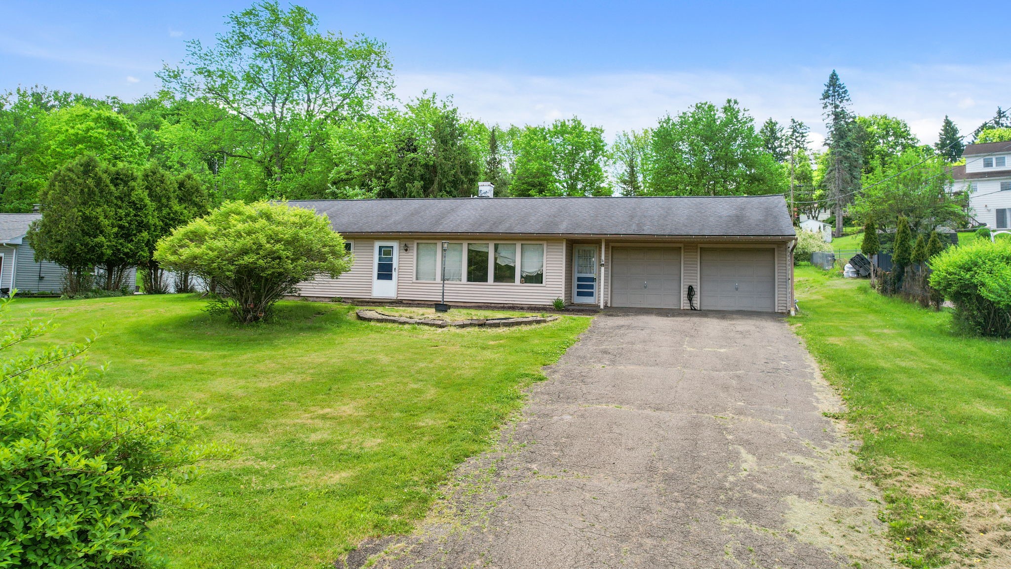 2312 Donna Dr