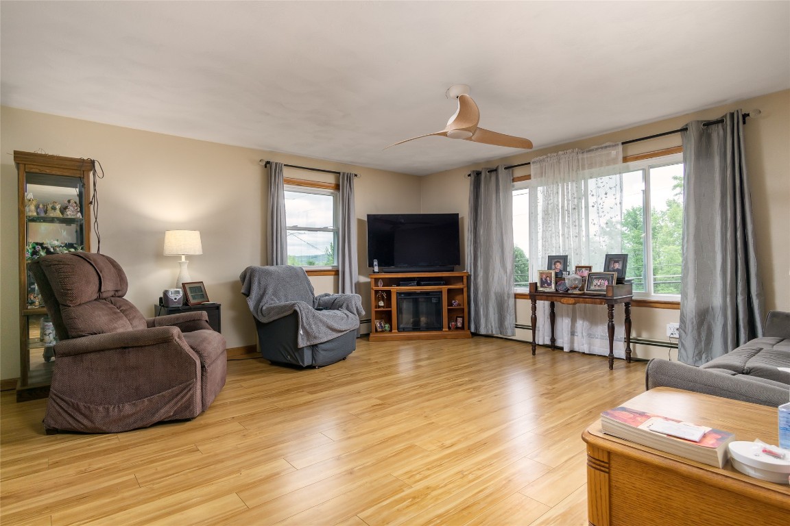 215 Jamaica Boulevard, Endicott, New York image 5