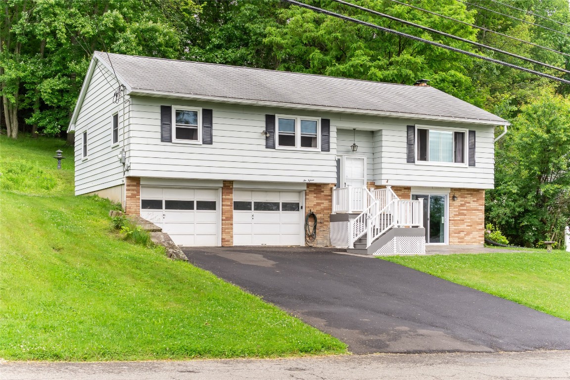 215 Jamaica Boulevard, Endicott, New York image 1