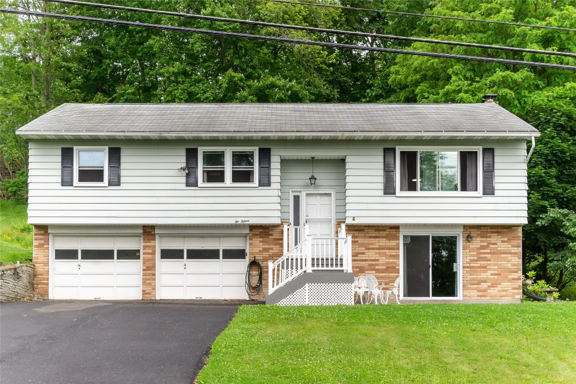 215 Jamaica Boulevard, Endicott, New York image 3