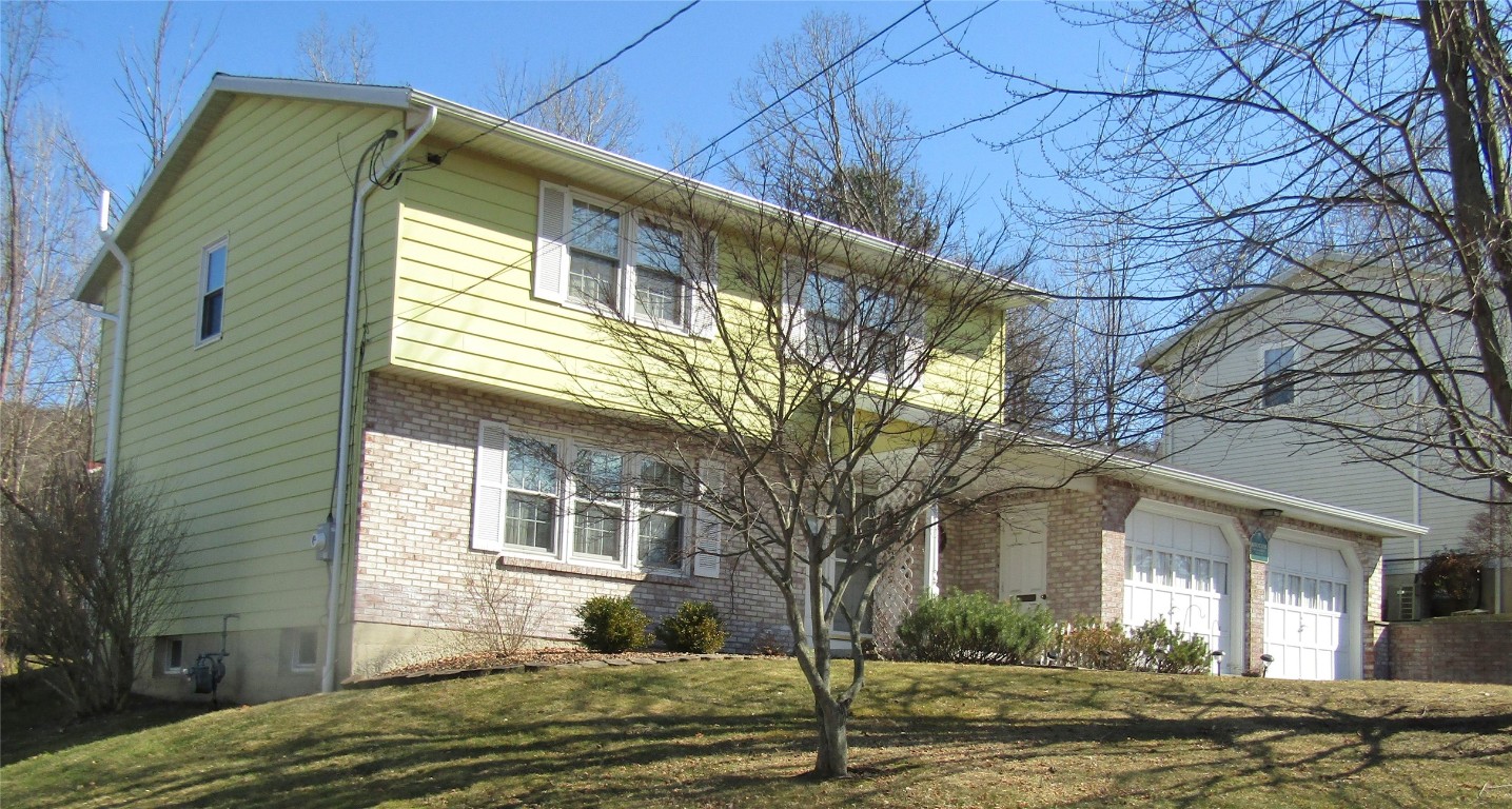 580 Sequoia Lane, Vestal, New York image 2