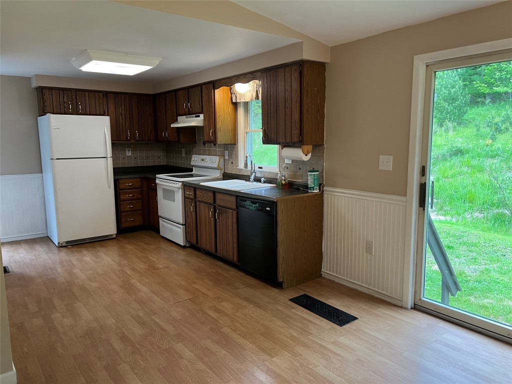 147 Beartown Road, Port Crane, New York image 14